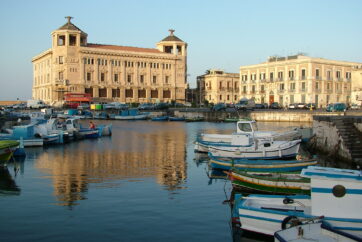 The entrance to Ortigia | Sublime Syracuse The entrance to Ortigia | Sublime Syracuse