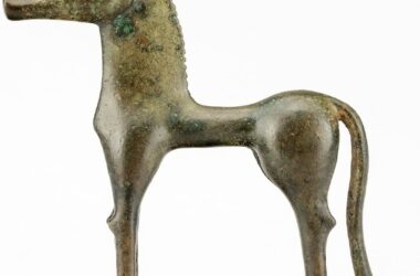 2016.193-StatuetteofaHorse right