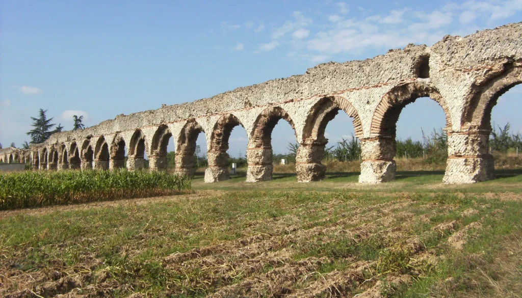 Aqueduc du Gier | Lyon: Capital of the Three Gauls